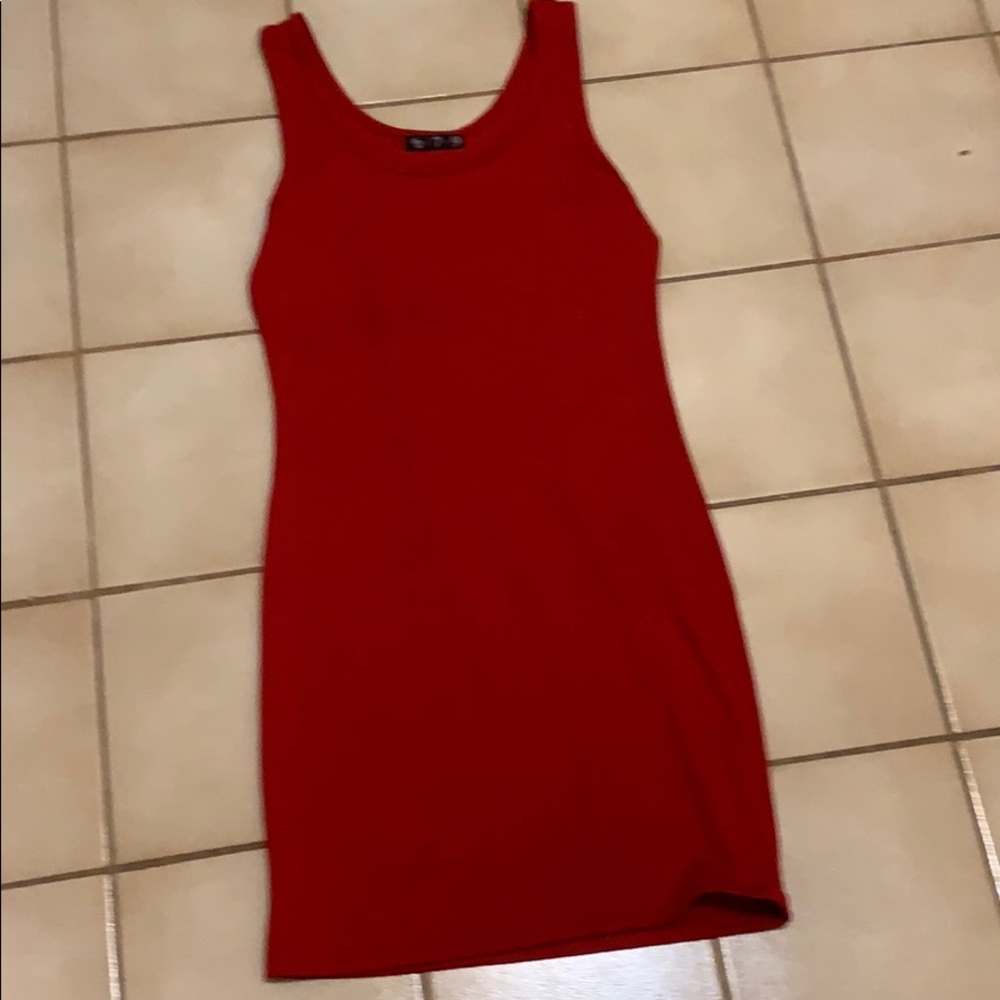 Fitted red sleeveless dress!